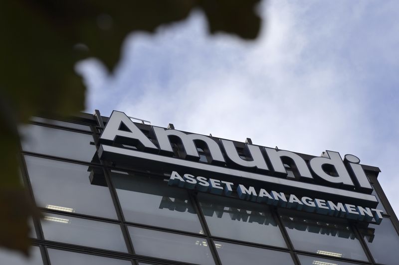 &copy; Reuters. Photo d'archives du logo d'Amundi au siège de la société à Paris, France. /Photo prise le 7 octobre 2015/REUTERS/Philippe Wojazer