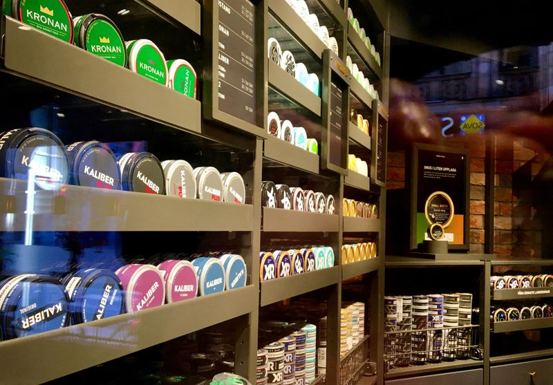 &copy; Reuters. FILE PHOTO: Moist powder tobacco "snus" cans are seen on shelves at a Swedish Match store in Stockholm, Sweden October 24, 2018. Picture taken October 24, 2018. REUTERS/Anna Ringstrom/File Photo
