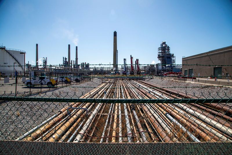 &copy; Reuters. FILE PHOTO: General view of the Imperial Oil refinery, located near Enbridge's Line 5 pipeline, which Michigan Governor Gretchen Whitmer ordered shut down in May 2021, in Sarnia, Ontario, Canada March 20, 2021. Picture taken through a fence. REUTERS/Carlo