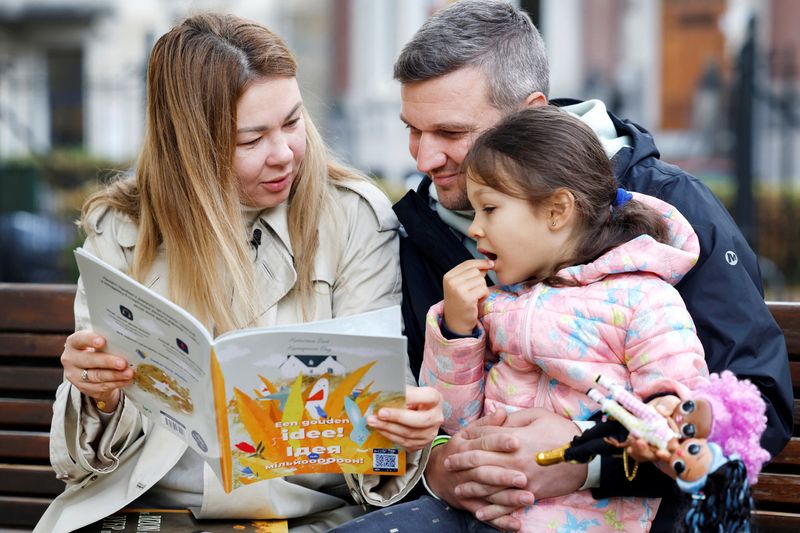 Book app connects Ukrainian fathers with refugee children