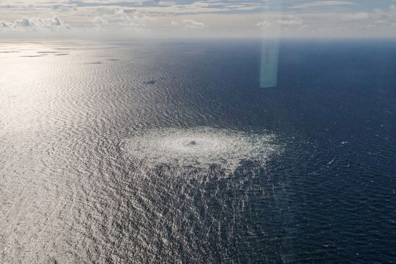 © Reuters. FILE PHOTO: Gas leak at Nord Stream 2 as seen from the Danish F-16 interceptor on Bornholm, Denmark September 27, 2022. Danish Defence Command/Forsvaret  Ritzau Scanpix/via REUTERS/File Photo