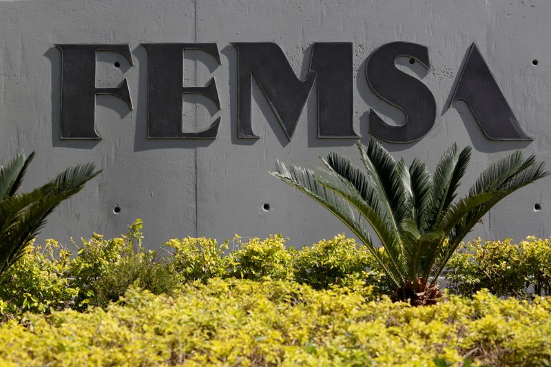 &copy; Reuters. FILE PHOTO: The logo of Coca Cola Femsa, the largest Coke bottler in the world, is pictured at its headquarters in Monterrey, Mexico April 25, 2017. REUTERS/Daniel Becerril/File Photo