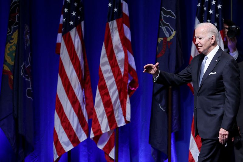 &copy; Reuters. الرئيس الأمريكي جو بايدن في بنسلفانيا بالولايات المتحدة يوم الجمعة. تصوير: تاسوس كاتوبوديس - رويترز.