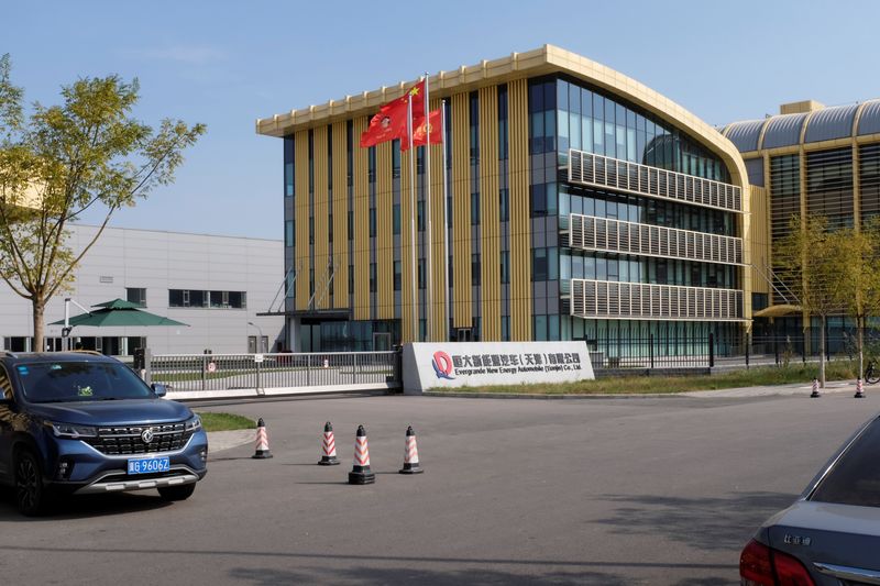 © Reuters. FILE PHOTO: A view of the electric vehicle (EV) factory of China Evergrande New Energy Vehicle Group in Tianjin, China October 20, 2021.  REUTERS/Yilei Sun