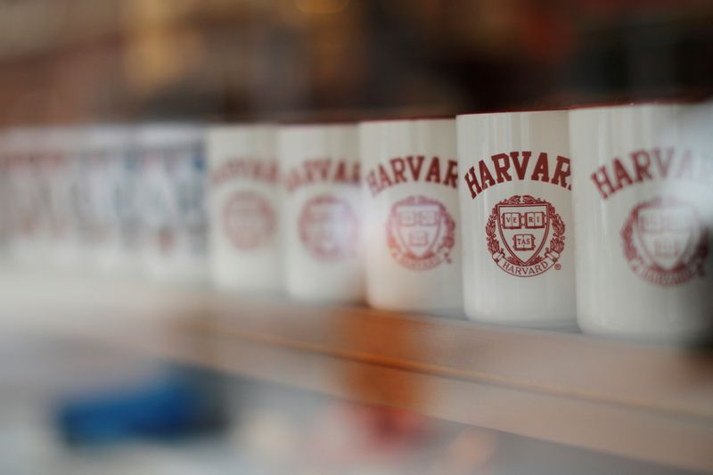 &copy; Reuters. FILE PHOTO: Mugs bearing the school's logo are displayed for sale outside Harvard University in Cambridge, Massachusetts, U.S., June 18, 2018. REUTERS/Brian Snyder/File Photo