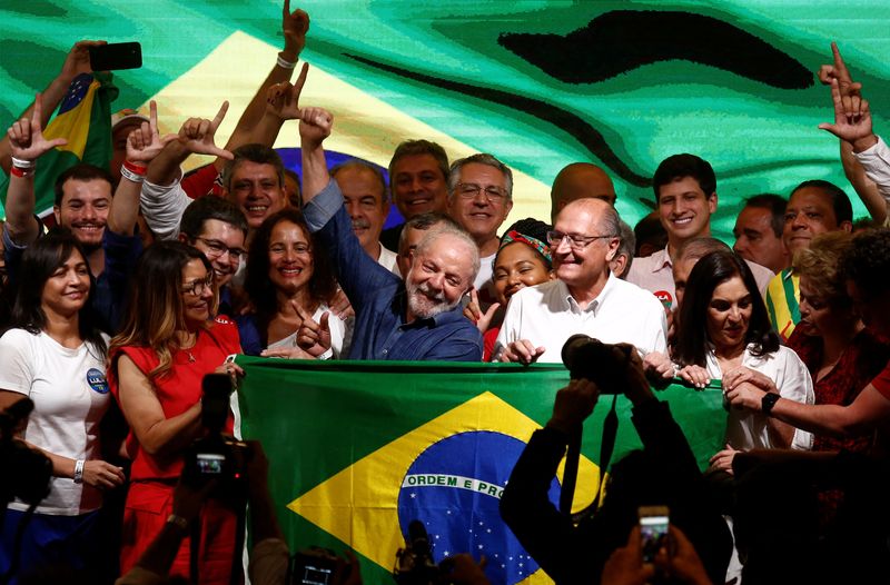 &copy; Reuters. El expresidente y candidato presidencial de Brasil, Luiz Inácio Lula da Silva, durante el día de la segunda vuelta de las elecciones presidenciales brasileñas, en Sao Paulo, Brasil. 30 de octubre de 2022. REUTERS/Carla Carniel