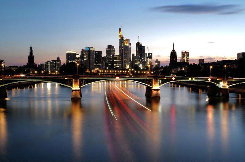 &copy; Reuters. FILE PHOTO: The sun sets behind the skyline of Frankfurt, Germany, July 5, 2022.  REUTERS/Kai Pfaffenbach