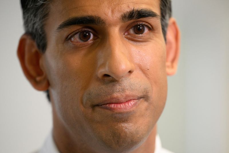 &copy; Reuters. British Prime Minister Rishi Sunak speaks with members of the media as he visits Croydon University Hospital on October 28, 2022 in London, Britain. Leon Neal/Pool via REUTERS