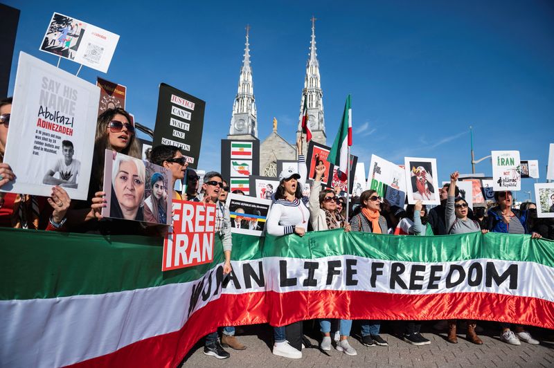 &copy; Reuters. Foto de archivo de una marcha en defensa de los derechos a las mujeres de Irán en Ottawa, Ontario
Oct 29, 2022. REUTERS/Spencer Colby/ 