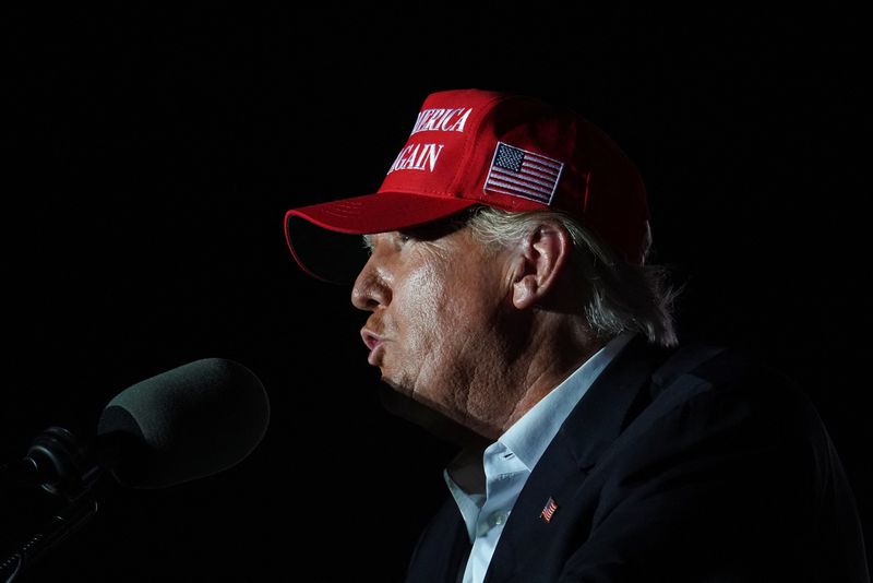 © Reuters. Ex-presidente dos EUA, Donald Trump, fala durante comício em Robstown, Texas, EUA
22/10/2022
REUTERS/Go Nakamura