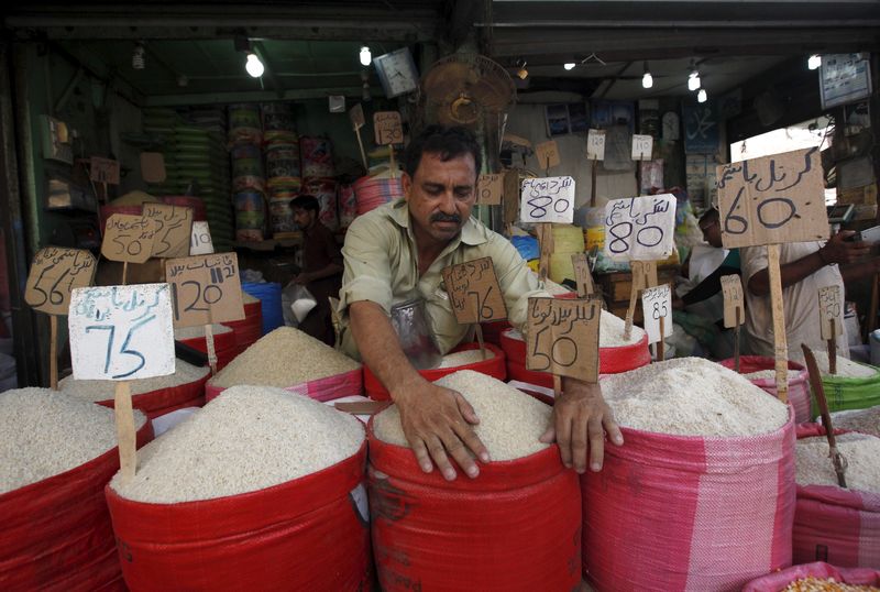 &copy; Reuters. FILE PHOTO: A vendor arranges different types of rice, with their prices displayed, at his shop in a wholesale market in Karachi, Pakistan, June 1, 2015. REUTERS/Akhtar Soomro