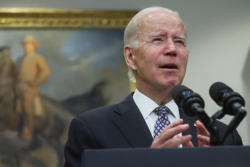 &copy; Reuters. U.S. President Joe Biden makes a statement about gasoline prices and oil company profits in the Roosevelt Room at the White House in Washington, U.S., October 31, 2022. REUTERS/Leah Millis