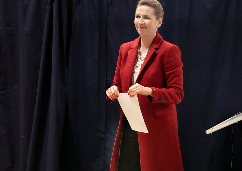 &copy; Reuters. La Première ministre danoise et chef du Parti social-démocrate, Mette Frederiksen, lors des élections générales à Hareskovhallen, à Vaerloese, au Danemark. /Photo prise le 1er novembre 2022/REUTERS/Liselotte Sabroe