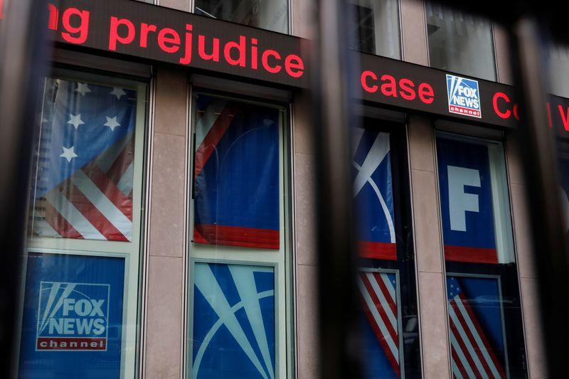 &copy; Reuters. FILE PHOTO: The Fox News electronic ticker is seen at the News Corporation building in New York City, in New York, U.S. November 8, 2017. REUTERS/Shannon Stapleton