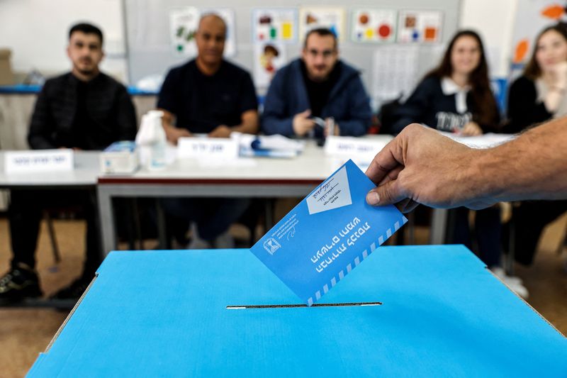 &copy; Reuters. Votação em Rahat, Israel
 1/11/2022   REUTERS/Amir Cohen