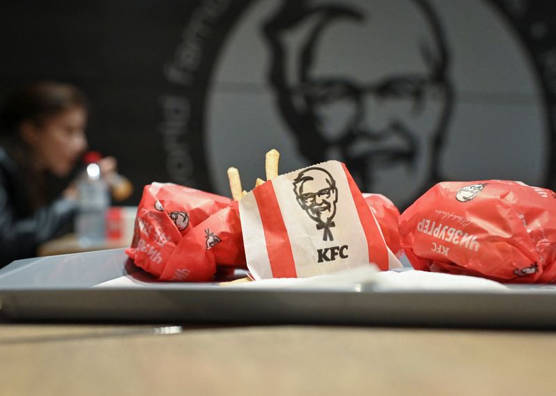© Reuters. Refeição da rede de fast-food KFC
05/06/2022
REUTERS/Alexey Malgavko