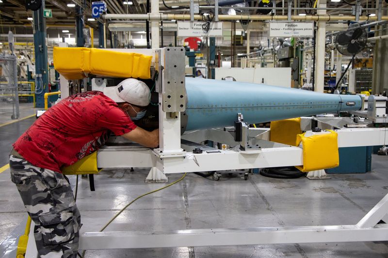 &copy; Reuters. FILE PHOTO: A worker assembles bullet fairings for the Global 7500 aircraft at Bombardier Saint-Laurent Manufacturing Centre in Montreal, Quebec, Canada November 22, 2021. Picture taken November 22, 2021. REUTERS/Christinne Muschi