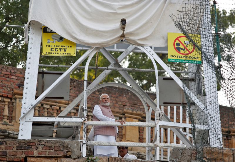 © Reuters. India's Prime Minister Narendra Modi visits the site of a suspension bridge collapse in Morbi town in the western state of Gujarat, India, November 1, 2022. REUTERS/Stringer