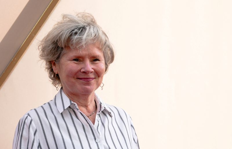 &copy; Reuters. FOTO DE ARCHIVO: La miembro del reparto Imelda Staunton llega al estreno mundial de 'Downton Abbey: Una nueva era' en Londres, Gran Bretaña. 25 de abril, 2022. REUTERS/Maja Smiejkowska/Archivo