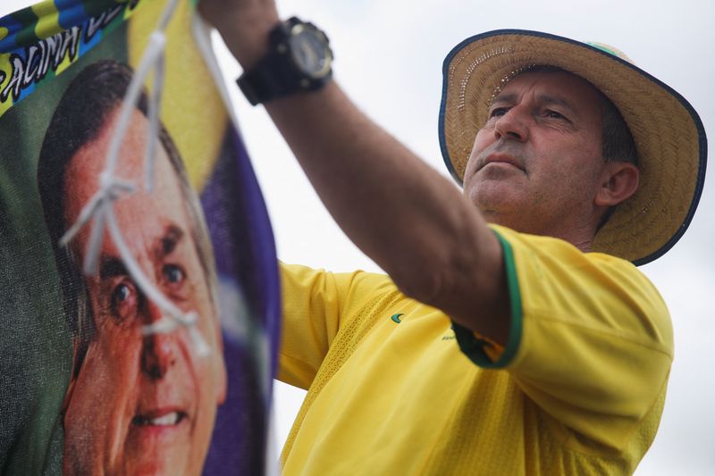 Brésil: Bolsonaro va s'exprimer, la Cour suprême ordonne la levée des barrages routiers