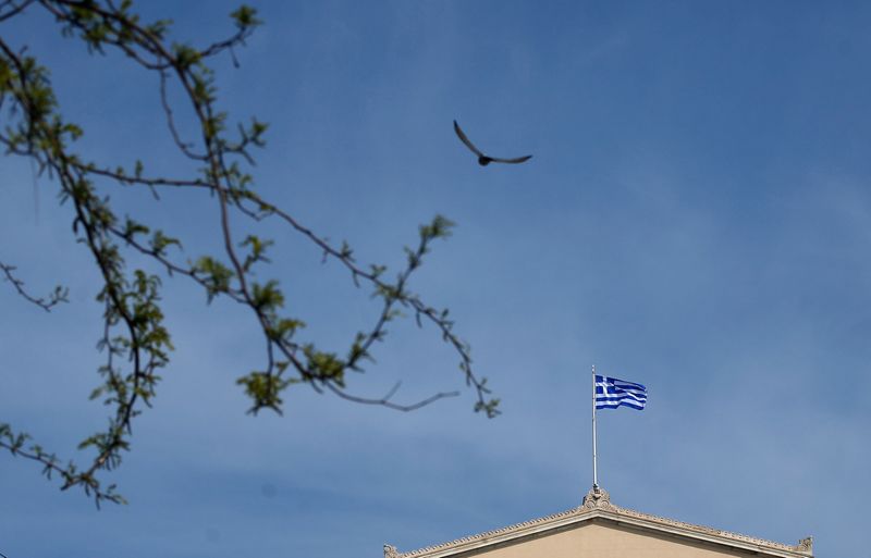 &copy; Reuters. ギリシャ政府は短・長期国債を２０２３年に新たに発行し、最大８０億ユーロ（７９億１０００万ドル）を調達することを計画していることが分かった。２０１９年４月、アテネで撮影（２