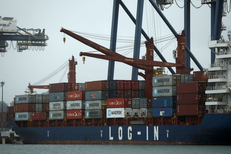 &copy; Reuters. FILE PHOTO: A ship is loaded with containers at a cargo terminal at the Port of Santos, in Santos, Brazil September 16, 2021. REUTERS/Carla Carniel