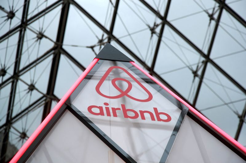 Airbnb's revenue forecast takes hit from strong dollar, slowing bookings