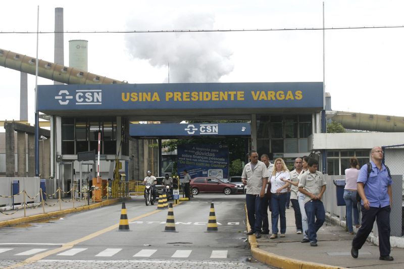 © Reuters. Unidade da CSN em Volta Redonda (RJ)
REUTERS/Fernando Soutello