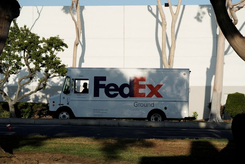 &copy; Reuters. FILE PHOTO: A FedEx last-mile delivery van is seen near a FedEx Ground distribution center in Carson, California, U.S., September 16, 2022.  REUTERS/Bing Guan
