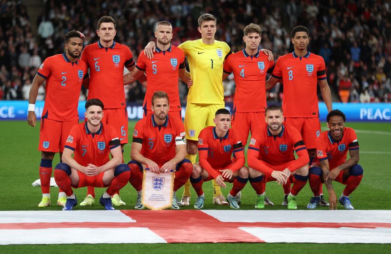 &copy; Reuters. FILE PHOTO: Soccer Football - UEFA Nations League - Group C - England v Germany - Wembley Stadium, London, Britain - September 26, 2022 England players pose for a team group photo before the match Action Images via Reuters/Carl Recine/File Photo