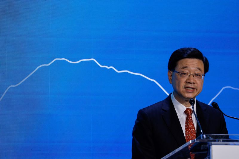 &copy; Reuters. El líder de Hong Kong, John Lee, durante la Cumbre de Inversión de Líderes Financieros Globales en Hong Kong