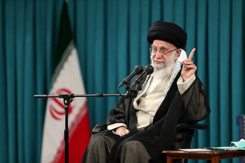 &copy; Reuters. الزعيم الأعلى آية الله علي خامنئي يتحدث خلال اجتماع في طهران يوم 19 أكتوبر تشرين الأول 2022. صورة لرويترز من وكالة أنباء غرب آسيا.