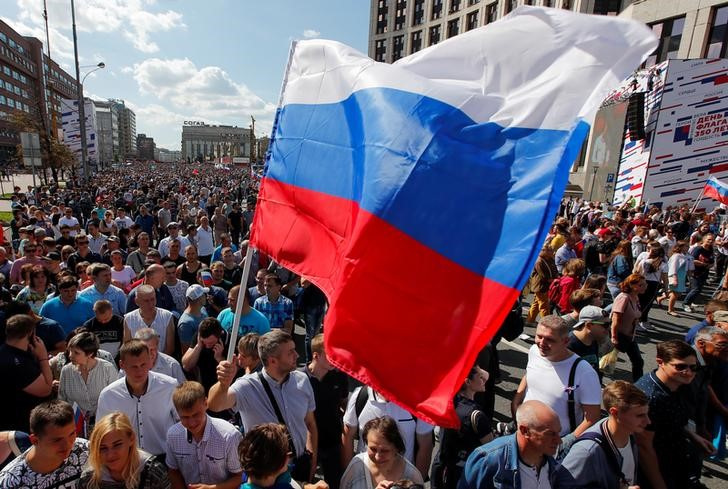 &copy; Reuters. Foto de archivo de una bandera rusa durante una celebración nacional en Moscú 
Ago 24, 2019. REUTERS/Maxim Shemetov