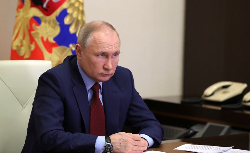 &copy; Reuters. ロシアのプーチン大統領は２日、ロシアはトルコの仲介で復帰した穀物輸出合意から再び離脱する権利を有していると述べた。４月撮影。提供写真（２０２２年　ロイター/Sputnik/Mikhail Kliment