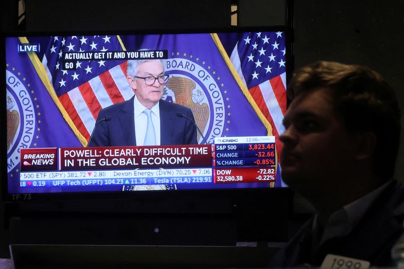 &copy; Reuters. A screen displays Federal Reserve Chair Jerome Powell speaking as a trader works on the floor of the New York Stock Exchange (NYSE) in New York City, U.S., November 2, 2022.  REUTERS/Brendan McDermid
