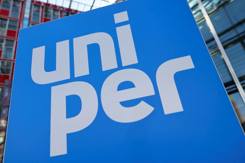 &copy; Reuters. Le logo d'Uniper au siège de la société à Düsseldorf. /Photo prise le 21 septembre 2022/REUTERS/Wolfgang Rattay