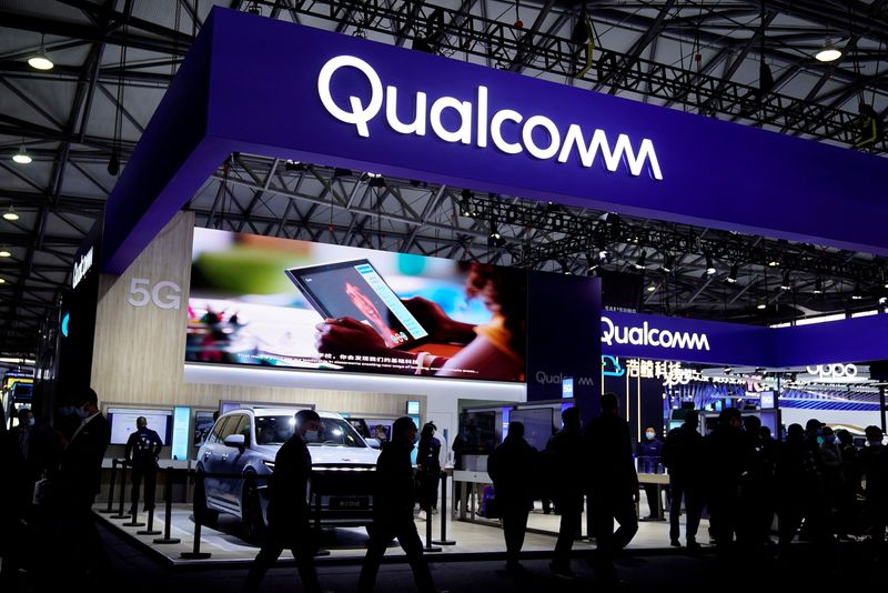 Wall Street sees little respite to Qualcomm's smartphone gloom