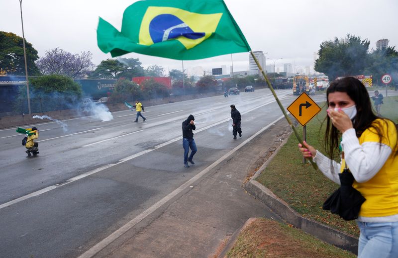 Pro-Bolsonaro roadblocks lose steam in Brazil; Lula transition begins