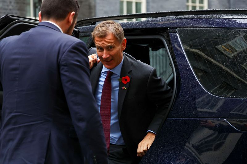 &copy; Reuters. British Chancellor of the Exchequer Jeremy Hunt exits a car outside Number 10 Downing Street, in London, Britain November 1, 2022. REUTERS/Hannah McKay