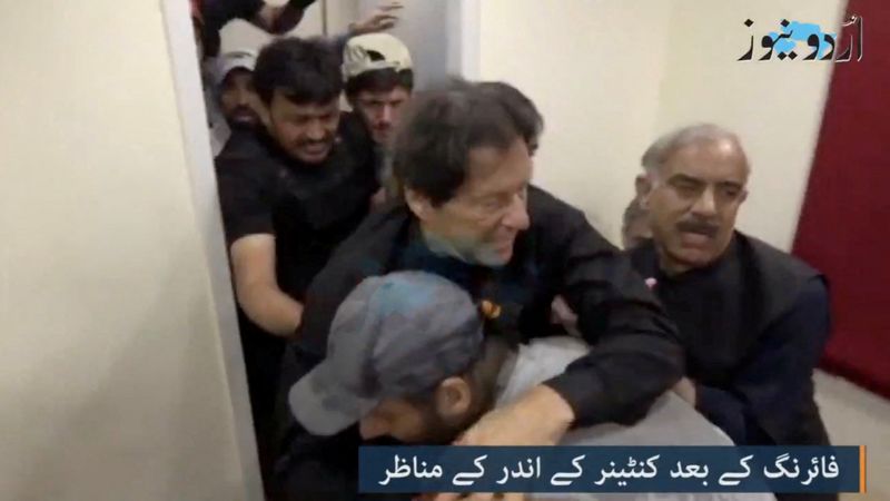 © Reuters. Former Pakistani Prime Minister Imran Khan is helped after he was shot in the shin in Wazirabad, Pakistan November 3, 2022 in this still image obtained from video. Urdu Media via REUTERS