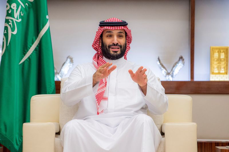 &copy; Reuters. ولي العهد السعودي الأمير محمد بن سلمان يتحدث في جدة يوم 23 أكتوبر تشرين الأول 2022. صورة من الديوان الملكي السعودي. 