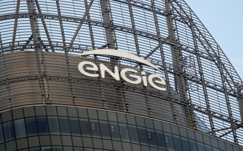 &copy; Reuters. Photo d'archives du logo d'Engie sur un immeuble dans le quartier des affaires de la Défense à Paris. /Photo prise le 12 octobre 2019/REUTERS/Régis Duvignau