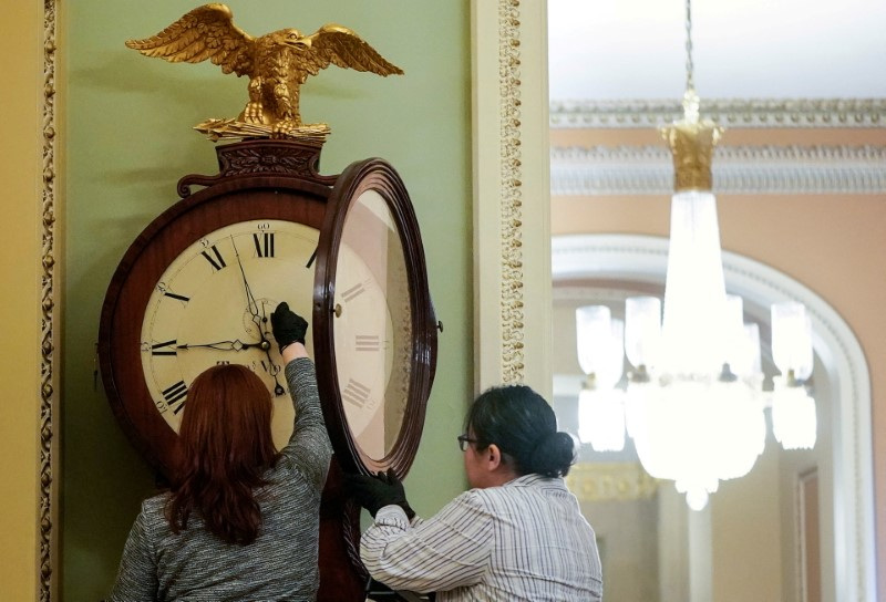 &copy; Reuters. FILE PHOTO: Employees with the Architect of the Capitol wind the Ohio Clock in the U.S. Capitol in Washington, U.S., January 21, 2020. REUTERS/Joshua Roberts