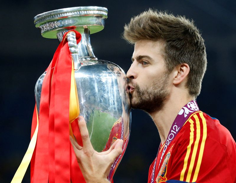 © Reuters. جيرار بيكي لاعب برشلونة - صورة من أرشيف رويترز. 