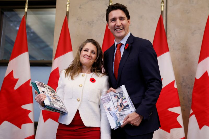 &copy; Reuters. Canada's Deputy Prime Minister and Minister of Finance Chrystia Freeland and Canada's Prime Minister Justin Trudeau stop for a photo before delivering the fall economic statement on Parliament Hill in Ottawa, Ontario, Canada November 3, 2022. REUTERS/Blai