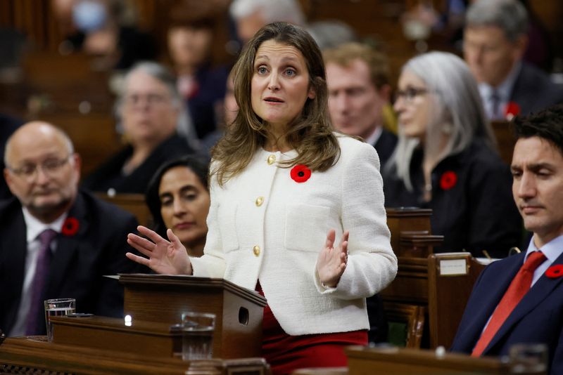 © Reuters. Canada's Deputy Prime Minister and Minister of Finance Chrystia Freeland delivers the fall economic statement in the House of Commons on Parliament Hill in Ottawa, Ontario, Canada November 3, 2022. REUTERS/Blair Gable
