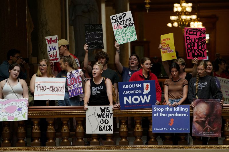 &copy; Reuters. FILE PHOTO: Activists protest in the Indiana Statehouse during a special session debating on banning abortion in Indianapolis, Indiana, U.S. July 25, 2022.  REUTERS/Cheney Orr/File Photo