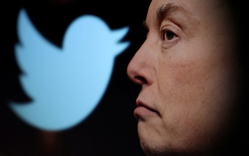 &copy; Reuters. FILE PHOTO: Twitter logo and a photo of Elon Musk are displayed through magnifier in this illustration taken October 27, 2022. REUTERS/Dado Ruvic/Illustration
