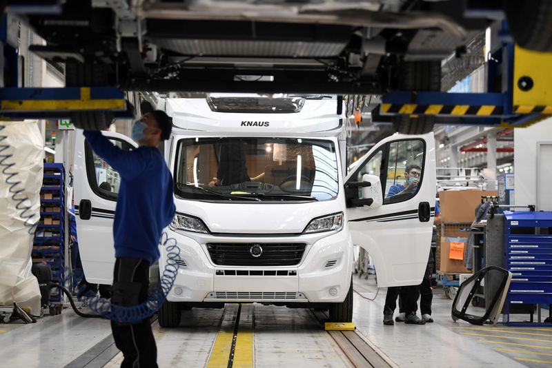 &copy; Reuters. FILE PHOTO: Workers assemble campers at Knaus-Tabbert AG factory in Jandelsbrunn near Passau, Germany, March 16, 2021. Picture taken March 16, 2021. REUTERS/Andreas Gebert