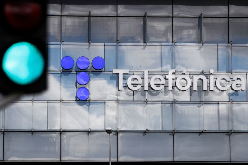 &copy; Reuters. FILE PHOTO: The logo of Spanish Telecom company Telefonica is seen next to a traffic ligth at its headquarters in Madrid, Spain, May 12, 2021. REUTERS/Sergio Perez